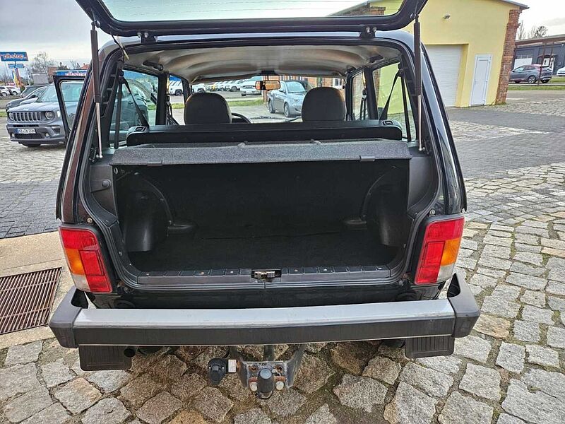 Lada Niva Basis 4x4 1.7 - Schneeschild